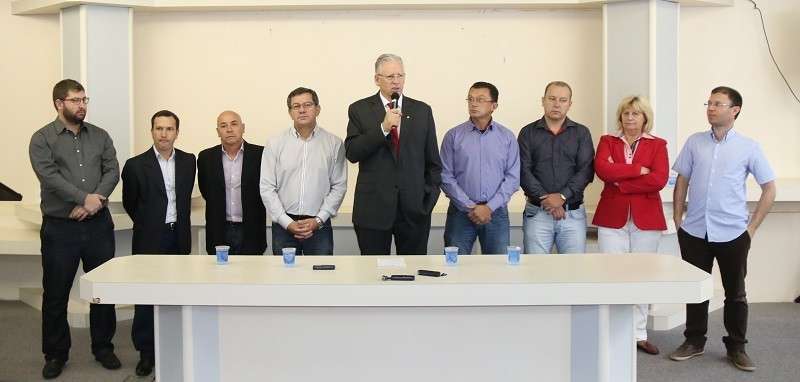 Secretários que deixam as pastas: Deivid Argenta, Rogir Centa, Miguel Angelo de Souza, Fernando Silvestrin, Rudmal Elbio da Silva, Gloria Menegotto, Fabiano Piccoli, acompanhados pelo vice Pedrozo e pelo Prefeito Claiton