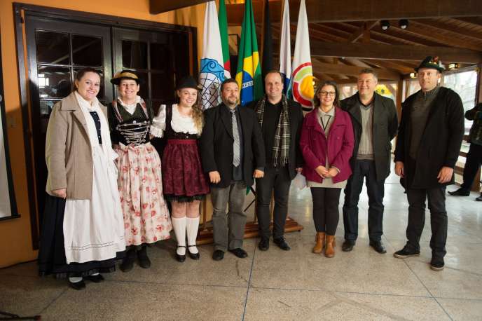 Integrantes do Comissão Organizadora o 45º Festival Internacional de Folclore