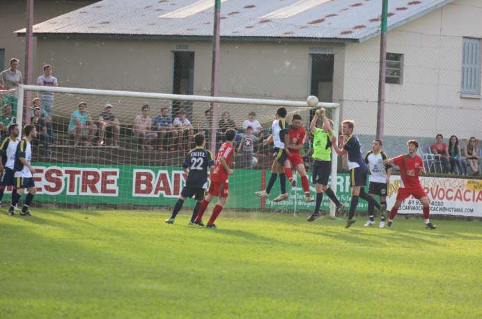 Campestre pressionou o Amizade, mas não conseguiu o gol da vitória