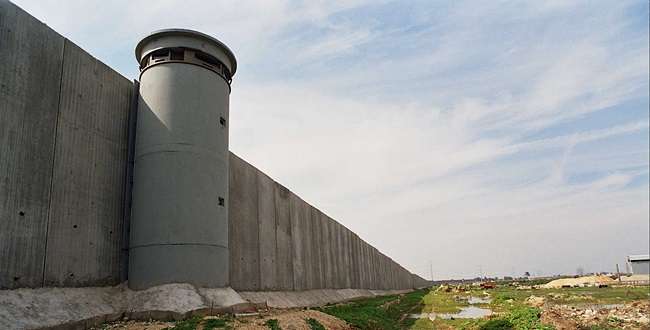 Muro israelense que separa o país de Gaza