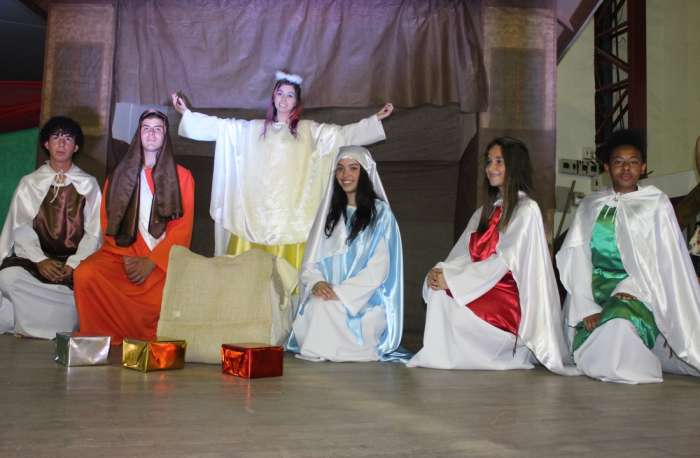 Apresentações culturais e a chegada do Papai Noel encantaram o excelente público que foi ao ginásio