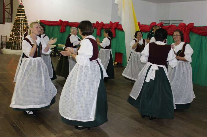 Mostras das atividades da Oficina Municipal de Artes movimentaram o Natal Fé e Luz
