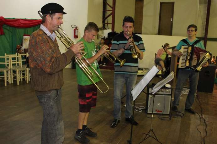 Mostras das atividades da Oficina Municipal de Artes movimentaram o Natal Fé e Luz