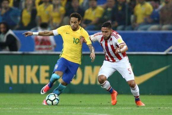 Neymar foi o melhor jogador em campo na vitória de 3x0 sobre o Paraguai