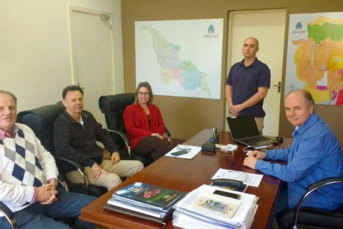 Comissão que conduziu a Fenachim 30 Anos esteve na Prefeitura para comunicar ao prefeito Airton Artus sobre a conclusão dos trabalhos