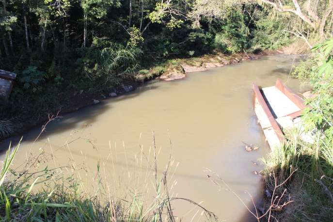Ponte em Vila Sampaio destruída em maio de 2014