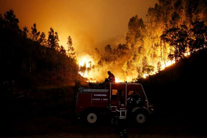 Bombeiros combatem chamas em Portugal