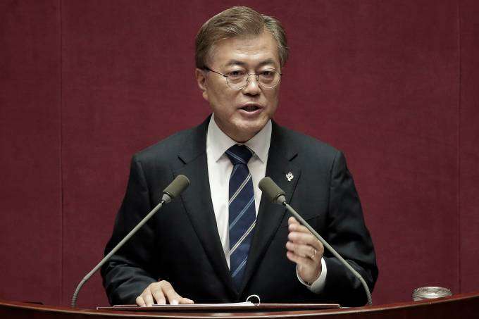 Presidente sul-coreano Moon Jae-in discursa na Assembleia Nacional em Seul