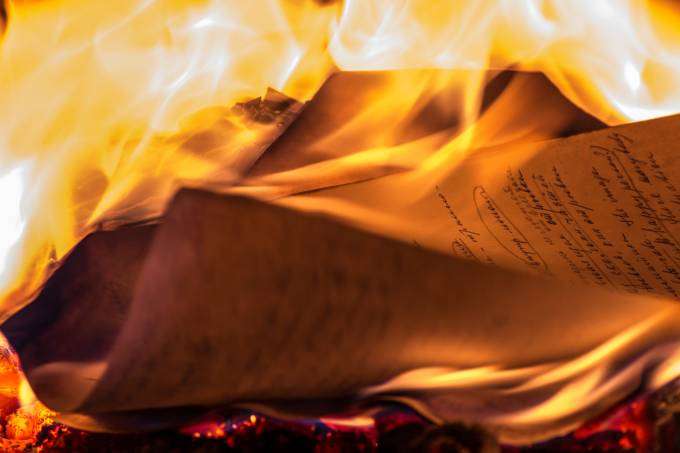 Papel: o novo papel é capaz de repelir não só água, mas também outras substâncias líquidas como café, suco ou chá