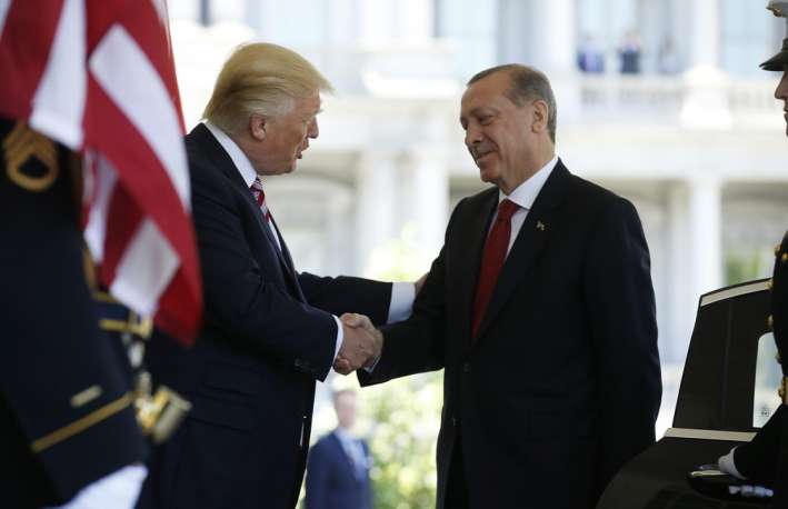 O presidente dos Estados Unidos, Donald Trump, recebeu nesta terça-feira (16) na Casa Branca o seu colega turco, Recep Tayyip Erdogan