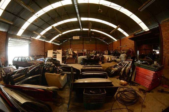 Cerca de 50 toneladas de sucata automotiva foram apreendidas e encaminhadas para trituração