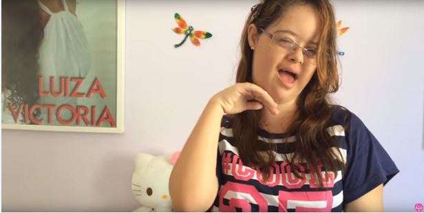 Cacai Bauer, primeira youtuber brasileira com síndrome de Down. Foto: Cacai Bauer/Reprodução