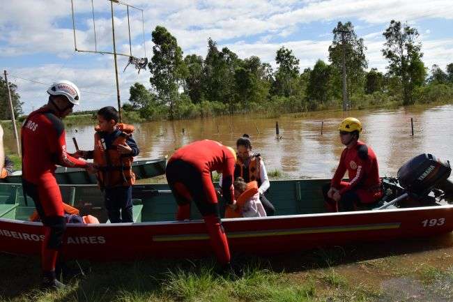 Família de Júlia foi socorrida pela equipe do Corpo de Bombeiros