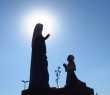 Estátua em sua posição final na RSC 453