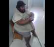 Homem pedia esmola na frente do Hospital Pompéia Foto: Brigada Militar/ Divulgação