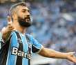 Meia atacante gremista Douglas