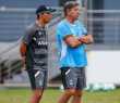 Renato Gaúcho acompanha treino de sua equipe