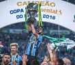 Capitão Maicon levanta a taça: o Grêmio é campeão da Copa do Brasil 2016