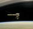 Ilustração da sonda Cassini chegando em Saturno. A inteligência artificial pode ser usada em viagens de longa distância para dispensar a comunicação com a Terra e aprimorar a coleta e processamento de dados