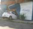 Carro invadiu uma construção com o impacto da colisão.(Foto: Rogério Costanza/RSCOM)