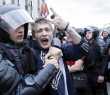 Polícia russa prende um dos participantes de manifestação não autorizada no centro de Moscou