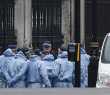 Polícia investigativa britânica, Scotland Yard, percorre o Parlamento britânico em busca de provas sobre o atentado em Londres
